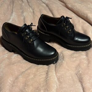 Dr. Martens Leona Oxford shoes size women’s 6 black